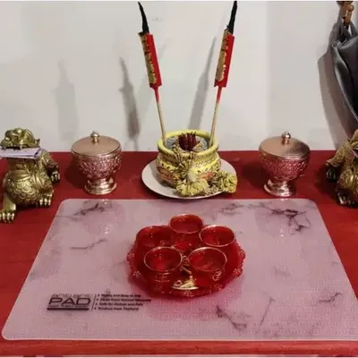 แผ่นกันมดวางรองถาดผลไม้และของไหว้บนหิ้งบูชา